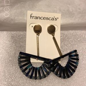 NWT Francesca’s contemporary dangling earring